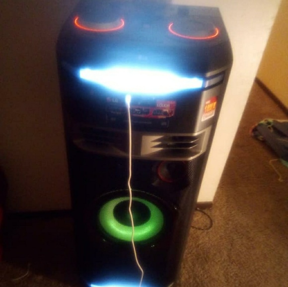 lg 1800 watt bluetooth speaker